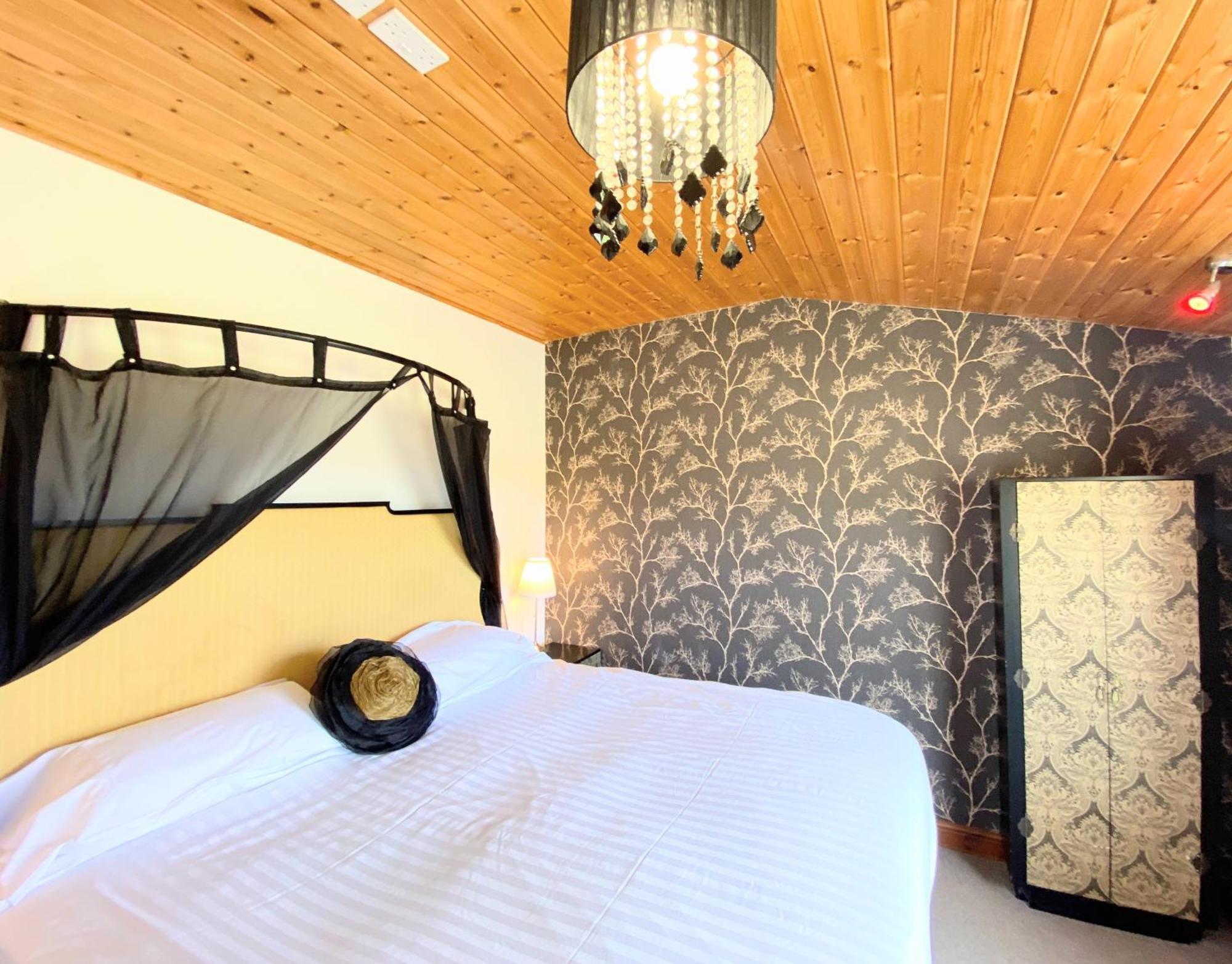 Torridon 12 With Private Hot Tub - Fife - Loch Leven - Lomond Hills Villa Kelty Buitenkant foto
