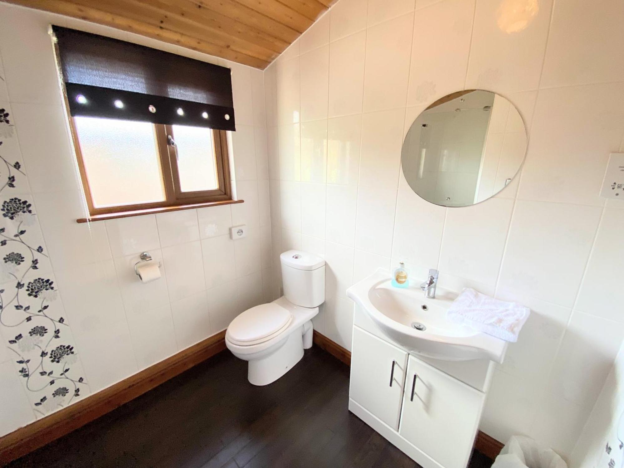 Torridon 12 With Private Hot Tub - Fife - Loch Leven - Lomond Hills Villa Kelty Buitenkant foto