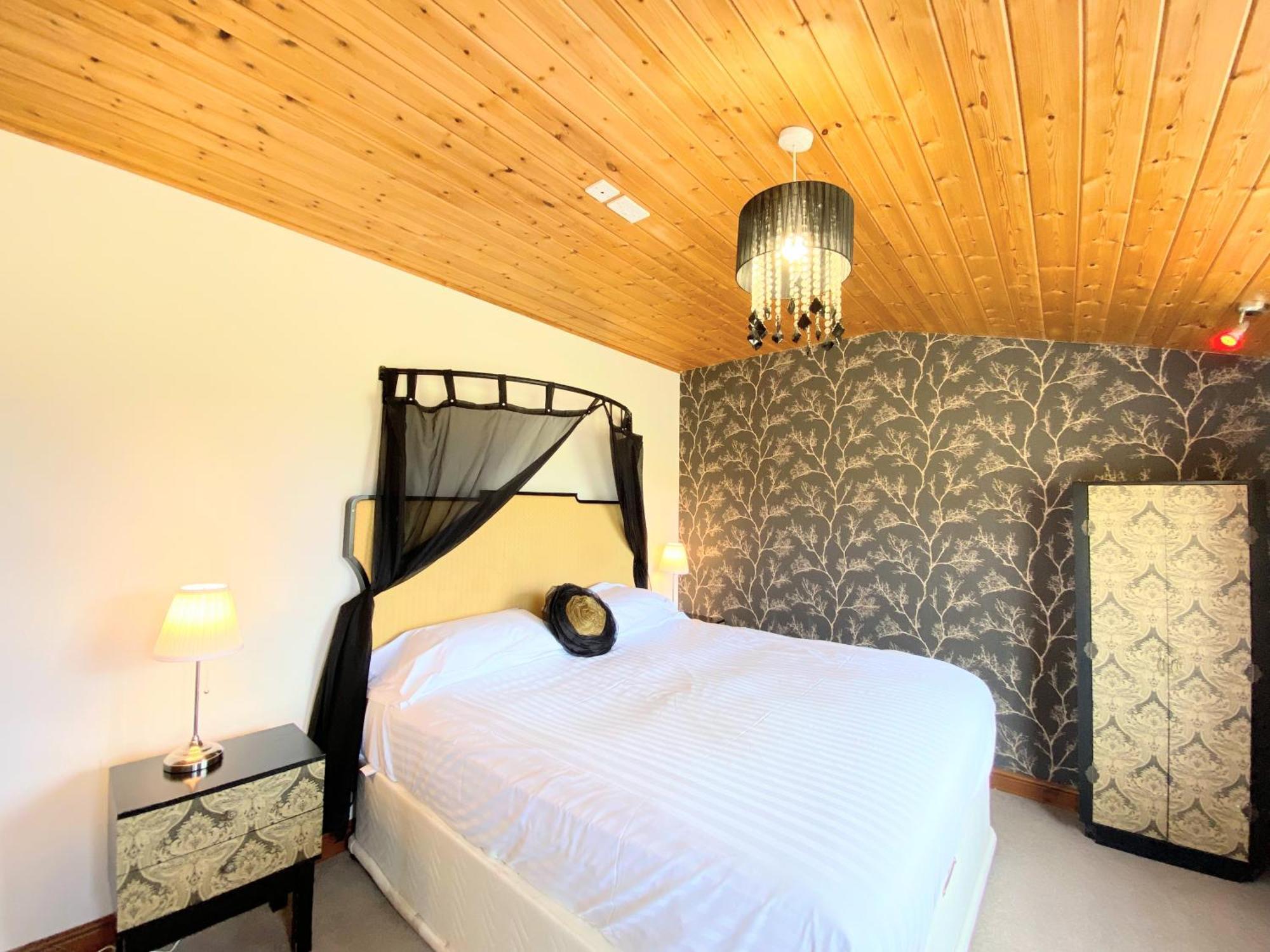 Torridon 12 With Private Hot Tub - Fife - Loch Leven - Lomond Hills Villa Kelty Buitenkant foto
