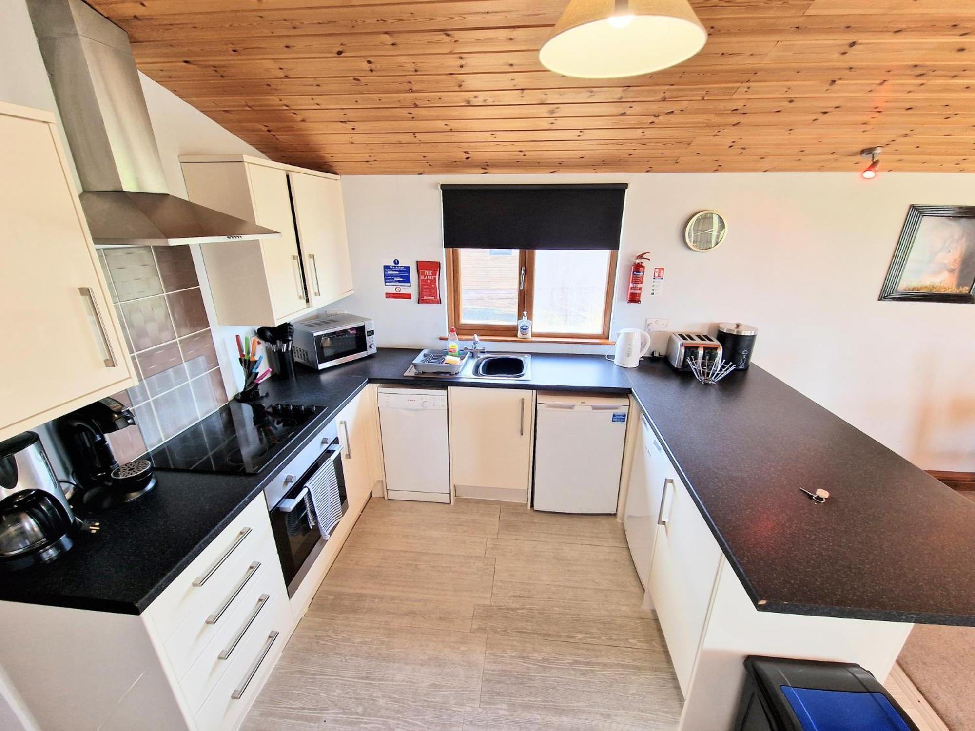 Torridon 12 With Private Hot Tub - Fife - Loch Leven - Lomond Hills Villa Kelty Buitenkant foto