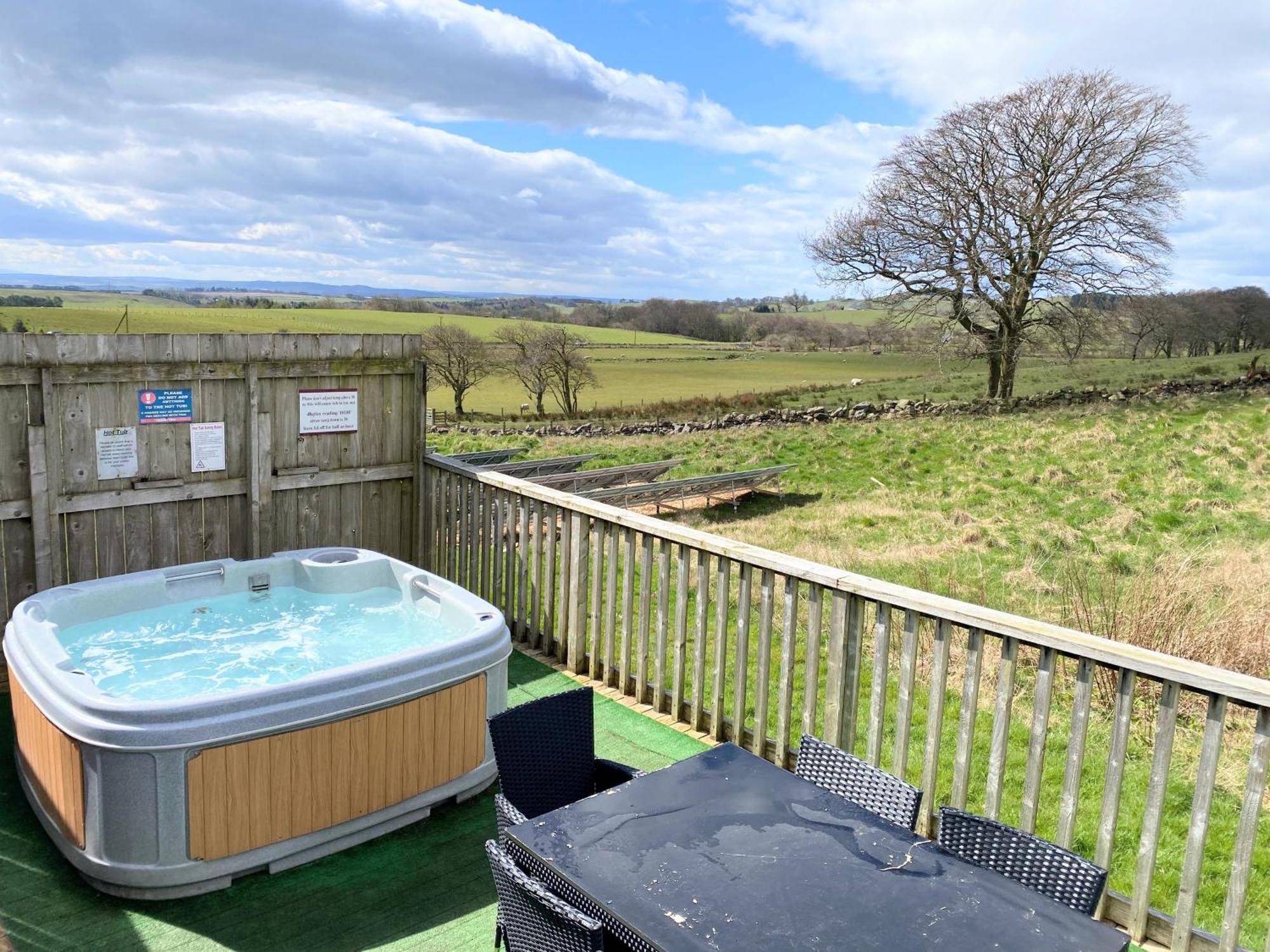 Torridon 12 With Private Hot Tub - Fife - Loch Leven - Lomond Hills Villa Kelty Buitenkant foto